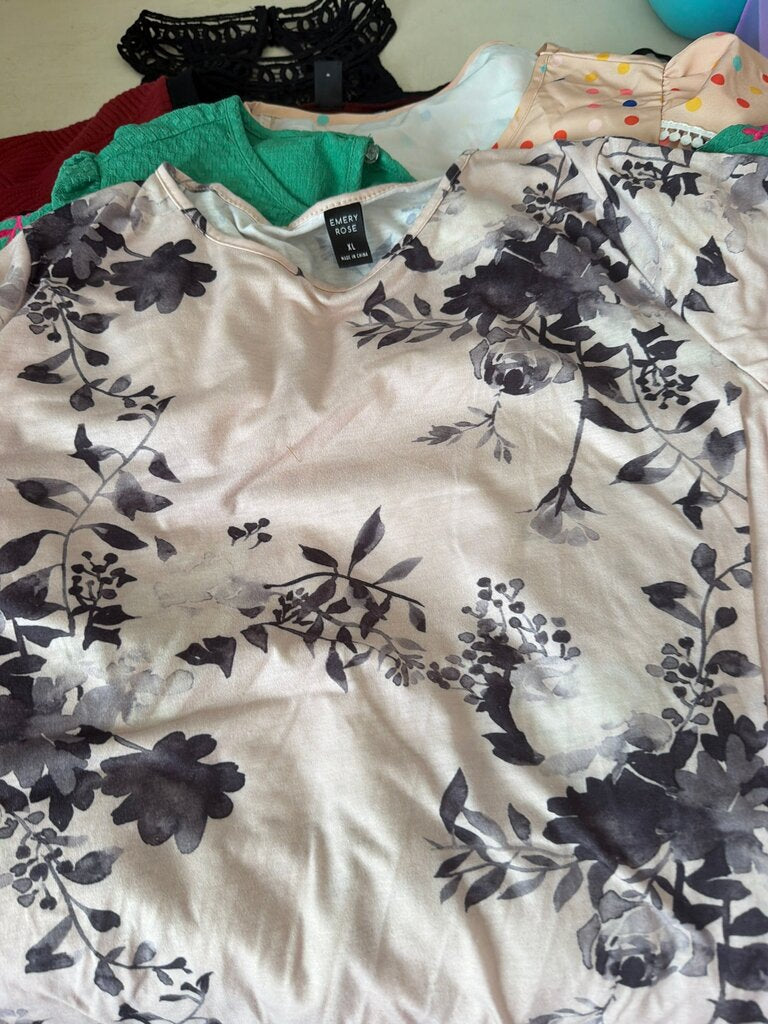 Emery Rose Floral Print Top
