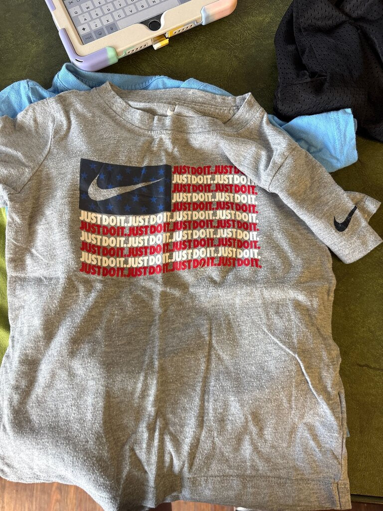 Nike Gray Short Sleeve T-Shirt with Flag Design