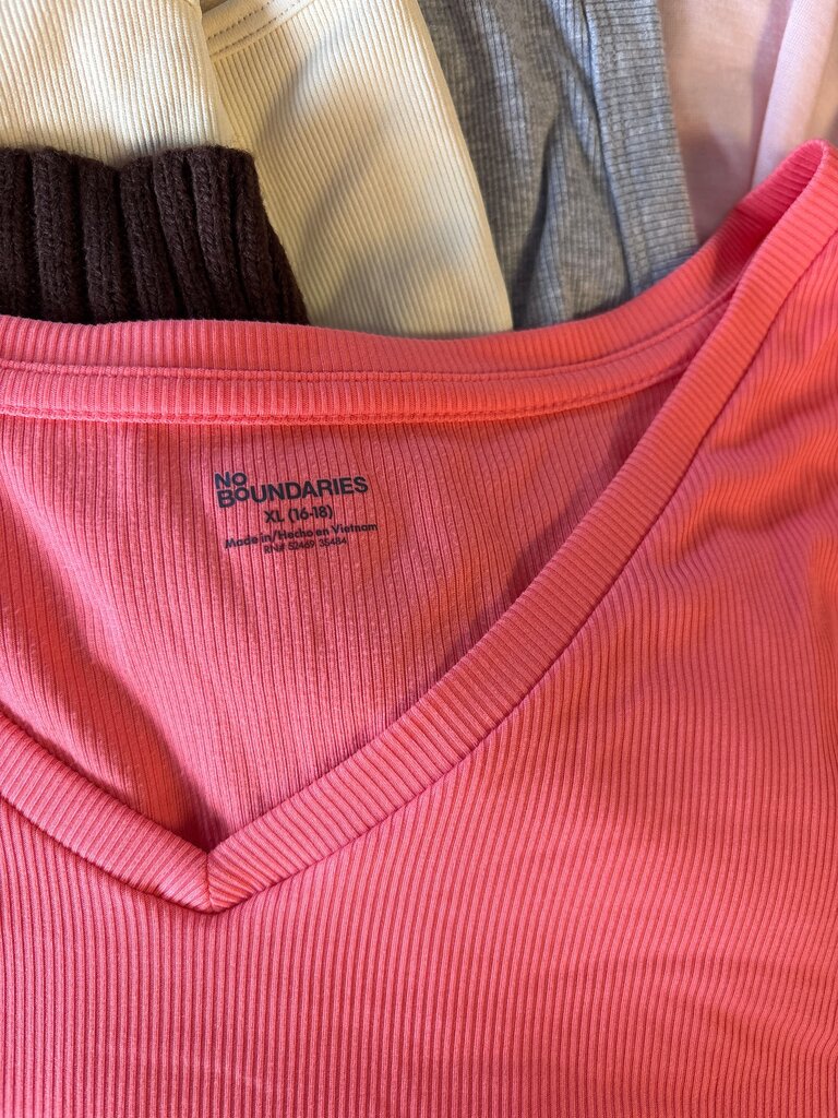 No Boundaries Women's Pink V-Neck Ribbed Top