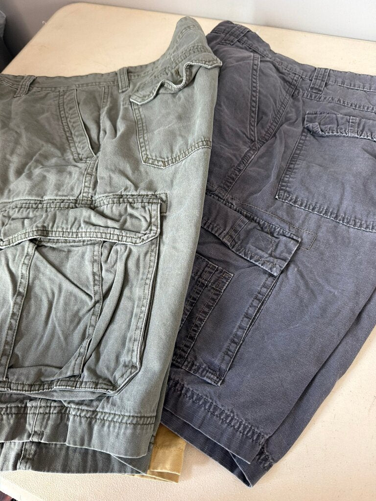 Men's Cargo Shorts in Olive Green and Dark Gray