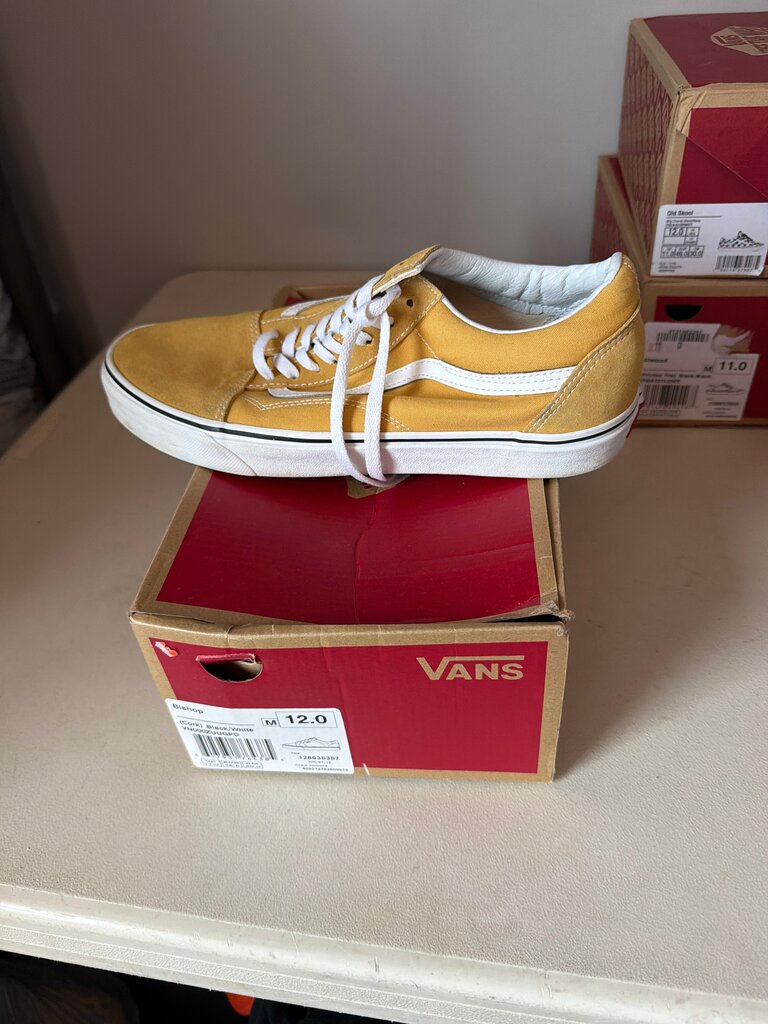 Vans Old Skool Sneakers in Yellow
