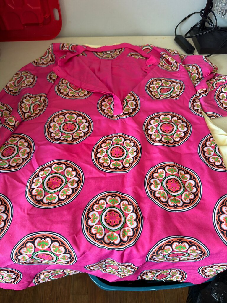 Crown & Ivy Women's Pink Patterned Top