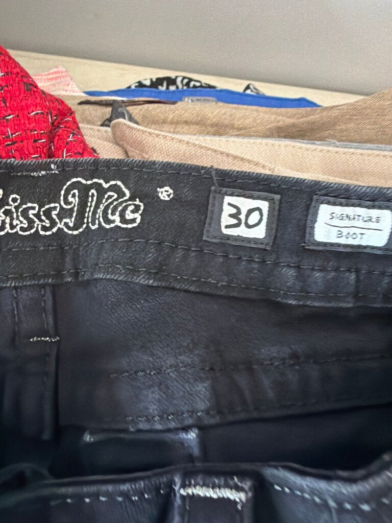 Kiss Me Signature Boot Jeans