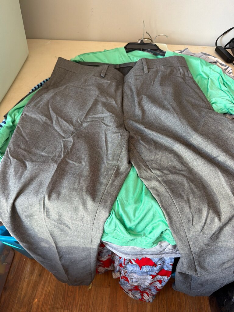 Kenneth Cole Reaction Green Shirt and Gray Pants Set