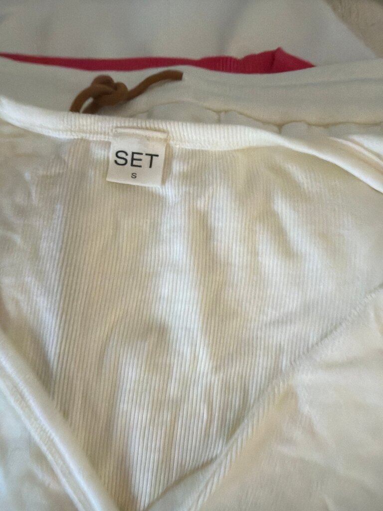SET Women’s Long Sleeve Button-Up Top