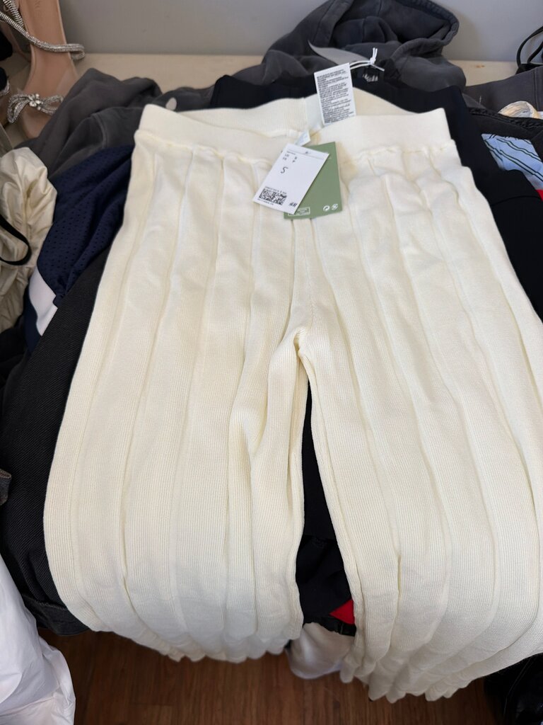 H&M Cream Pleated Trousers