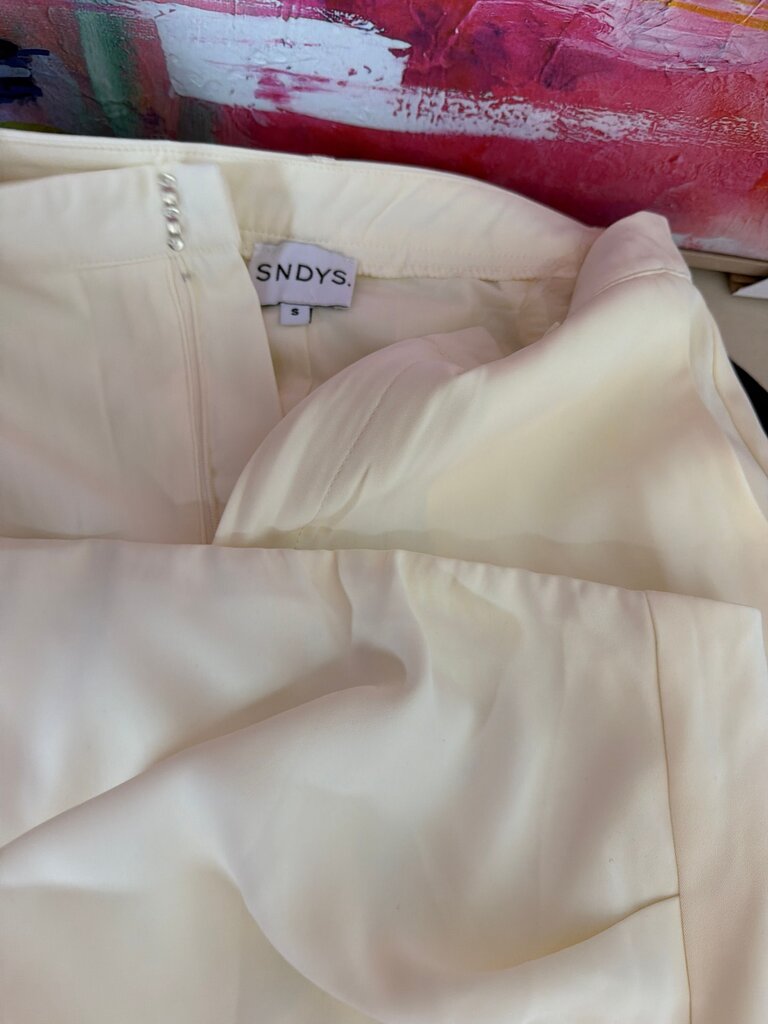 SNDYS. Women's Cream Top