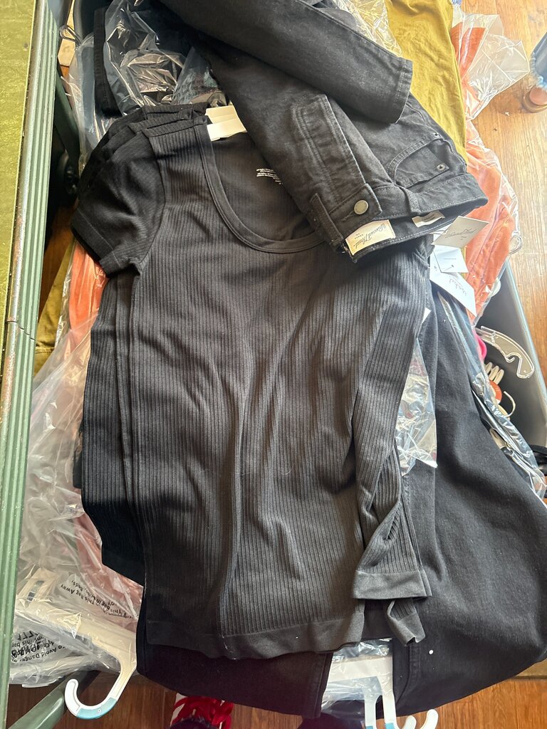 Black Ribbed Short Sleeve Top