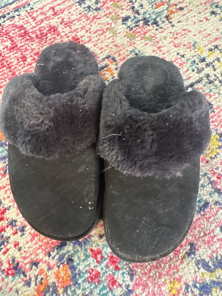 Lamo Black Fur Slippers